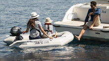 Yamaha F2.5 Außenbordmotor am Schlauchboot