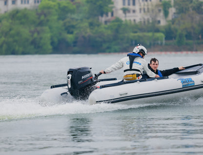 Hidea HDEF 30 EFI Außenbordmotor mit Pinne im Einsatz auf dem Wasser