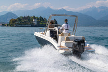 Suzuki DF100CT 100 PS Außenbordmotor im Einsatz auf dem Wasser