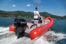 Suzuki DF140BT 140 PS Außenbordmotor, Detailansicht am Boot
