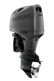 Suzuki DF140BT 140 PS Außenbordmotor Stealth Line, Diagonalansicht, schwarz matt