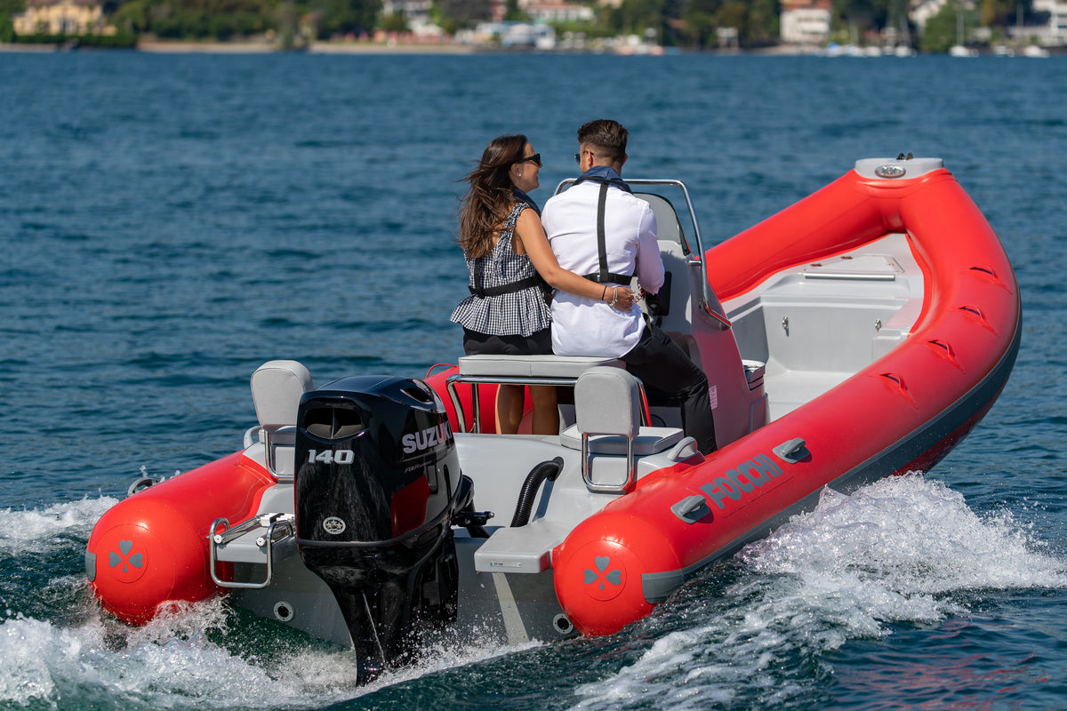Suzuki DF140BTG 140 PS Außenbordmotor im Einsatz auf dem Wasser