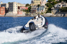 Suzuki DF250AUN 250 PS Außenbordmotor im Einsatz auf dem Wasser