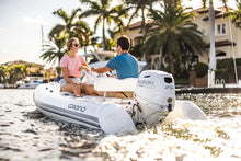 Suzuki DF25A 25 PS Außenbordmotor am Boot im Einsatz